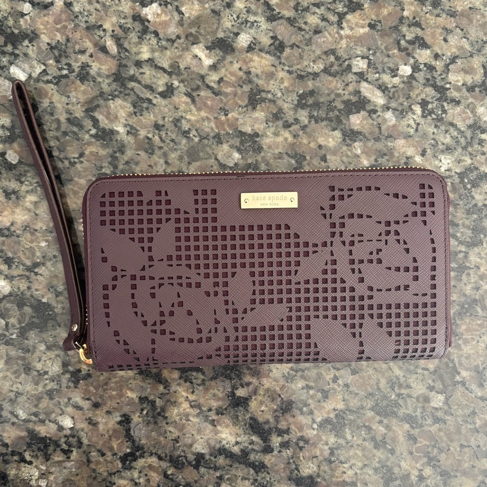 Kate Spade ♠️ Storybook Lined Perforated Plum Floral Wristlet